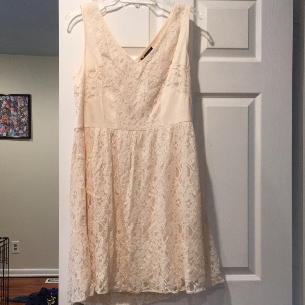 American Eagle lace dress